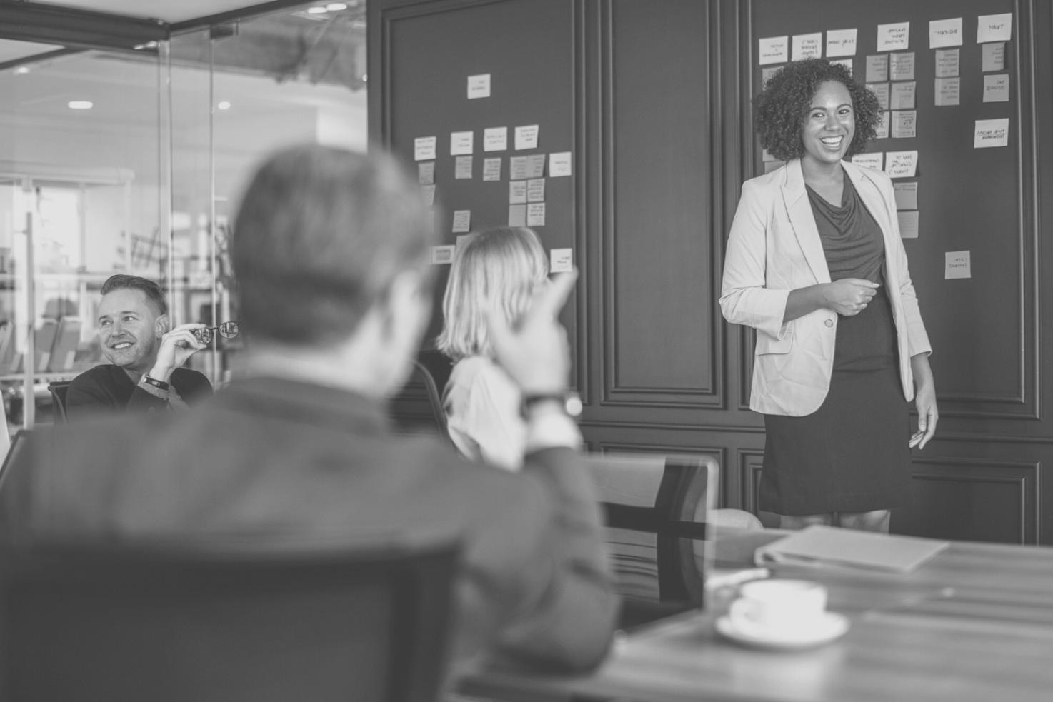 Teamarbeit und Beratung im Büro