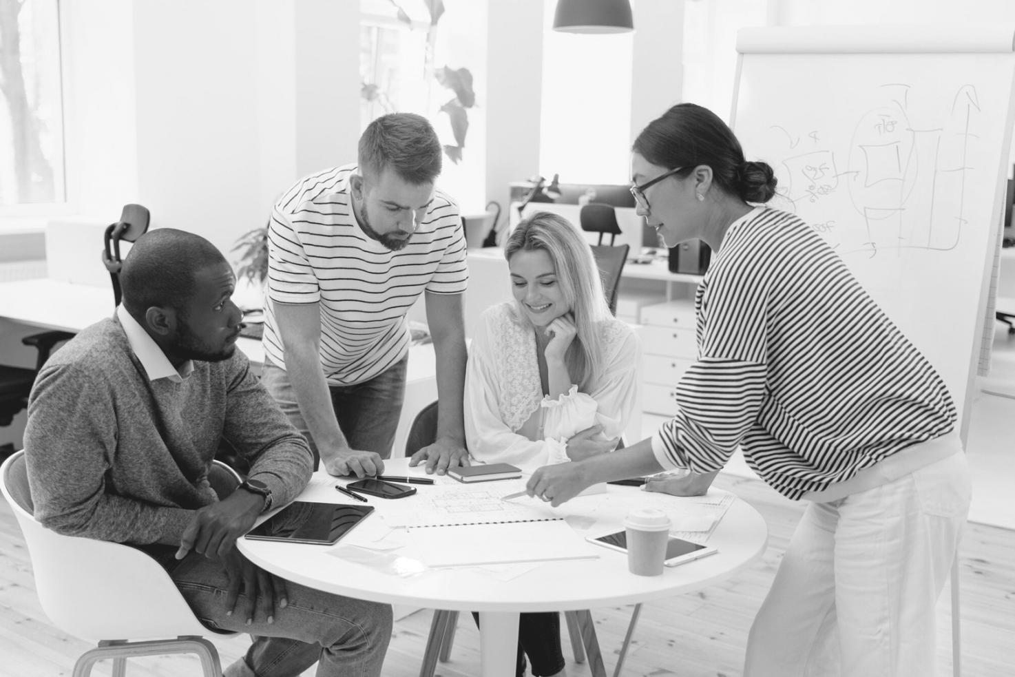 Unternehmer bei der Arbeit mit Mentor